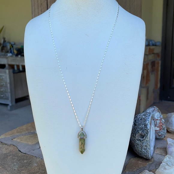 FASHION BULLET CRYSTAL PENDANT NECKLACE W/FASHION JEWELRY CHAIN - Picture 3 of 5